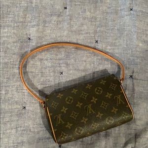 Luis Vuitton clutch ( won’t take less then 300 )